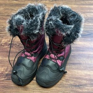 Girls snow boots size 7y
